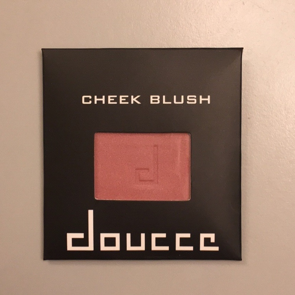 🌺3/$15🌺DOUCCE Cheek Blush - Deluxe Sample